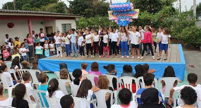 Crianças do CRAS Tereza Cristina “Celebram a Vida” em Criciúma