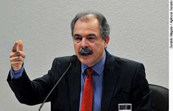 Senador Mercadante afirma : Governo quer 100% dos ‘royalties’ do petróleo na educação