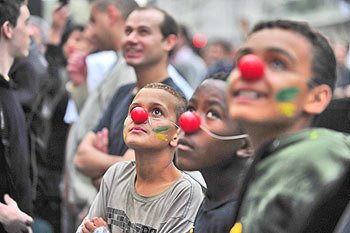 Protestos no Brasil revelam lixo embaixo do tapete