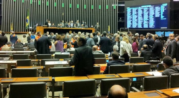 Congresso adia votação da nova meta de superávit
