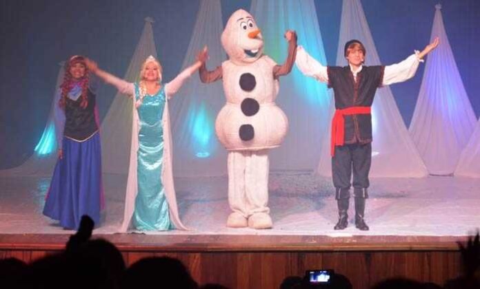 Show "Frozen, uma aventura congelante" em São Lourenço do Oeste