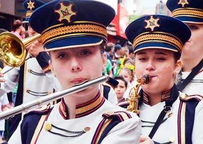 Desfile Cívico leva 10 mil pessoas ao centro de Blumenau