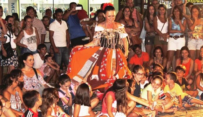 Ana Cigana na Cultura na Rua em Bombinhas