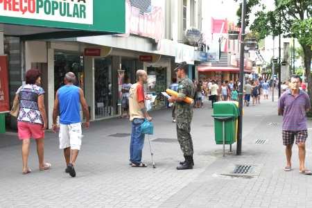Mutirão informativo contra o Aedes aegypti em Criciúma
