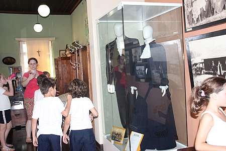Trajes épicos no Museu Emílio da Silva em Jaraguá do Sul