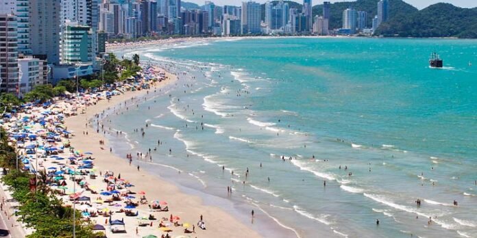 Alargamento da Praia de Balneário Camboriú, a quem interessa?
