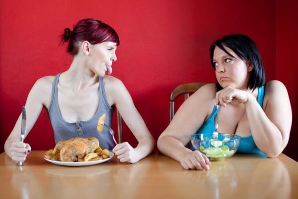Por que algumas pessoas podem comer de tudo e nunca engordar?