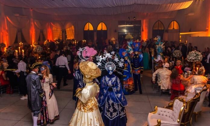 Baile de Máscaras em Nova Veneza comemora o Amor e o Mistério