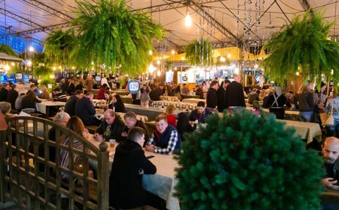 Festival Gastronômico de Pomerode com pratos típicos da Alemanha
