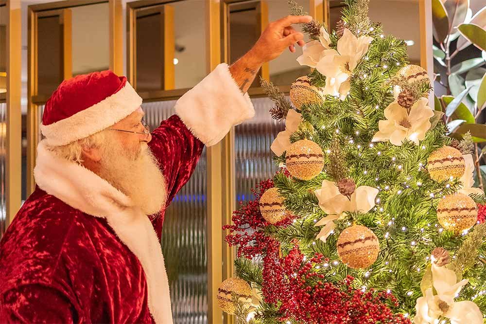 O Sofistic Hotel, localizado em Meia Praia, Itapema, um dos destinos mais badalados do litoral catarinense, prepara um Natal inesquecível. Reconhecido cinco vezes consecutivas pelo Tripadvisor como parte dos 10% melhores hoteis do mundo