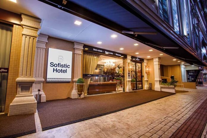O Sofistic Hotel, localizado em Meia Praia, Itapema, um dos destinos mais badalados do litoral catarinense, prepara um Natal inesquecível. Reconhecido cinco vezes consecutivas pelo Tripadvisor como parte dos 10% melhores hoteis do mundo